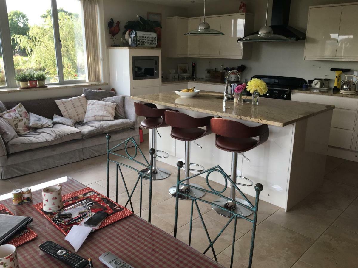 ニュータウン Rhyd Lydan Bed & Breakfast エクステリア 写真