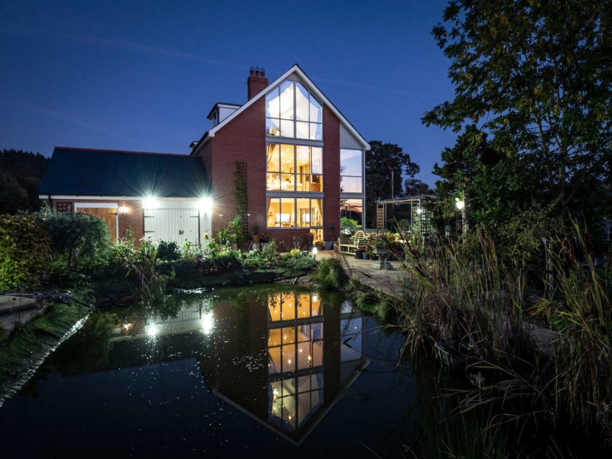ニュータウン Rhyd Lydan Bed & Breakfast エクステリア 写真