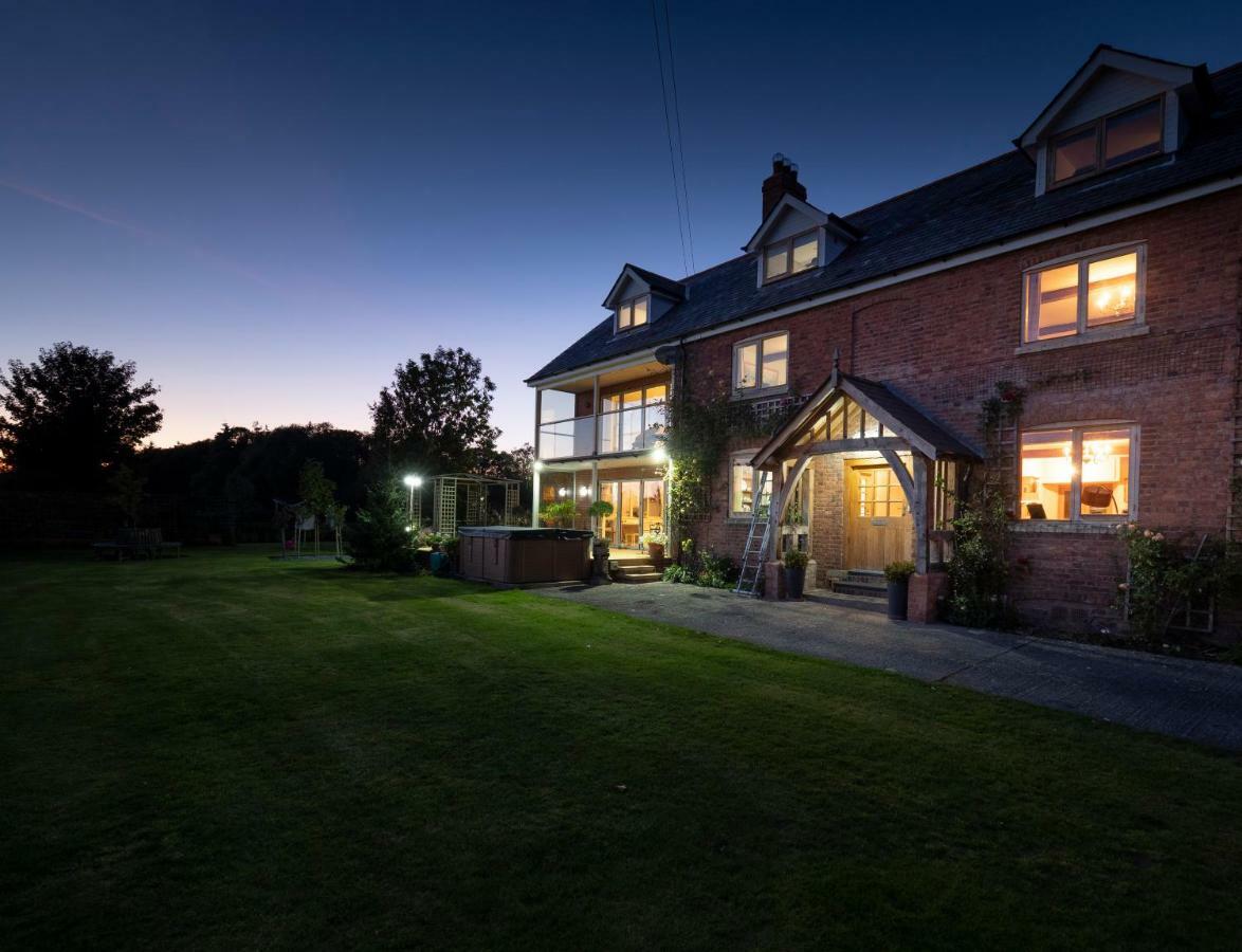 ニュータウン Rhyd Lydan Bed & Breakfast エクステリア 写真
